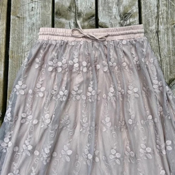 Ultra Pink ⎮ Embroidered midi skirt - Picture 4 of 7